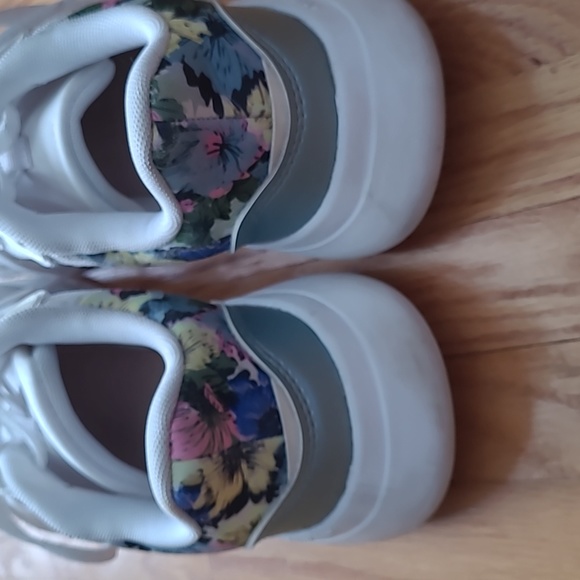 Adidas womens sneakers - Picture 3 of 6